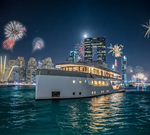 New Year's Luxury Dinner Cruise in Dubai