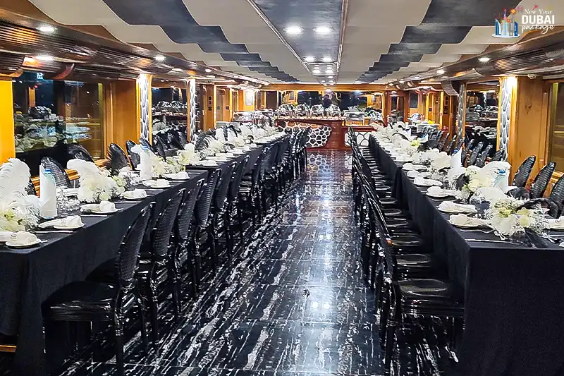 nye dubai luxury yacht dinner